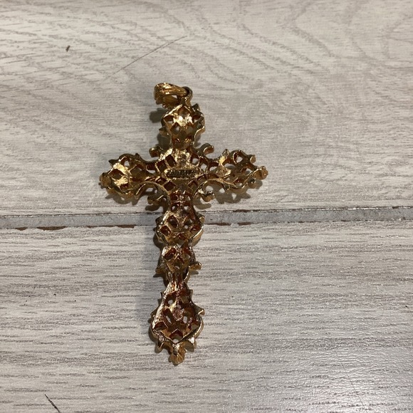 Goldtone Pendant w/ Red Stone Religious Cross Textured Vintage - Picture 2 of 4